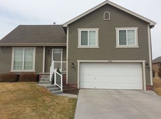 1808 Ridgeview Dr, Papillion, NE 68046