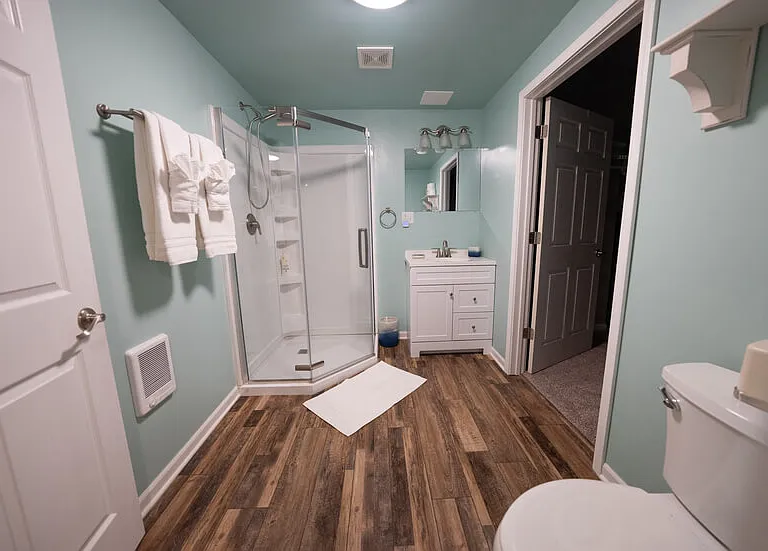 Full Bath (Lower level)