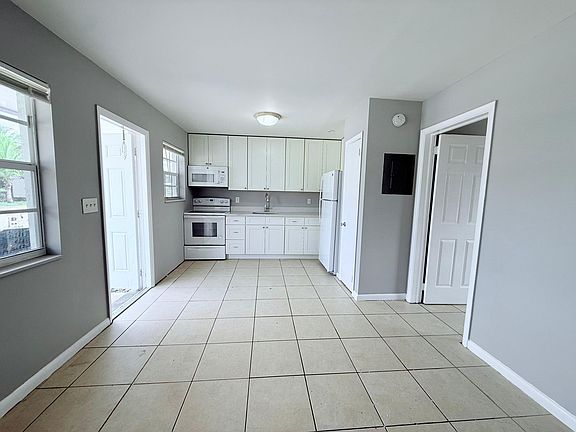 4th image of 4308 Greenwood Ave