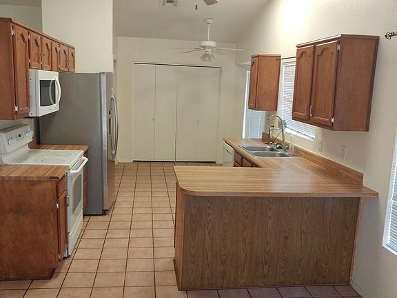 4th image of 602 S La Arboleta Ct