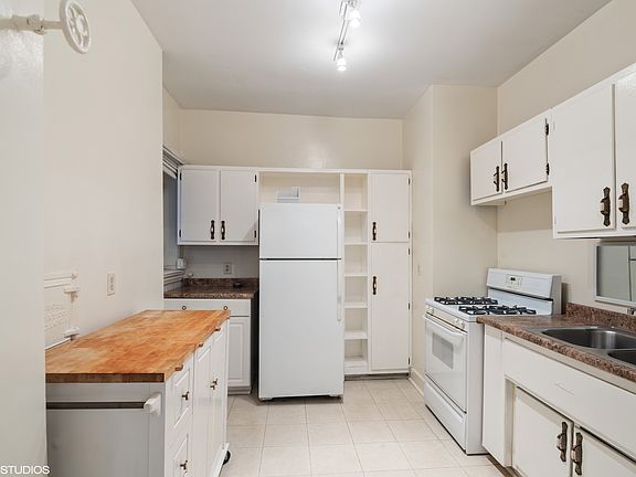4th image of 1508 N State Pkwy APT 1F