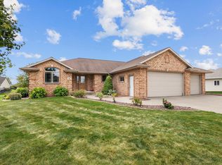 192 Whimbrel Ct, Pulaski, WI 54162