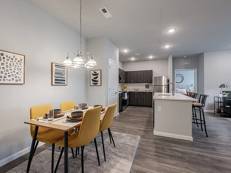 The Commons & Commons Hill Apartments — Photo 5