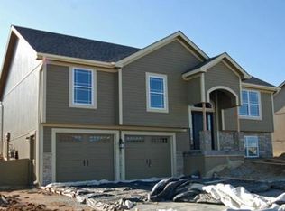 901 Stonecrest Dr, Kearney, MO 64060