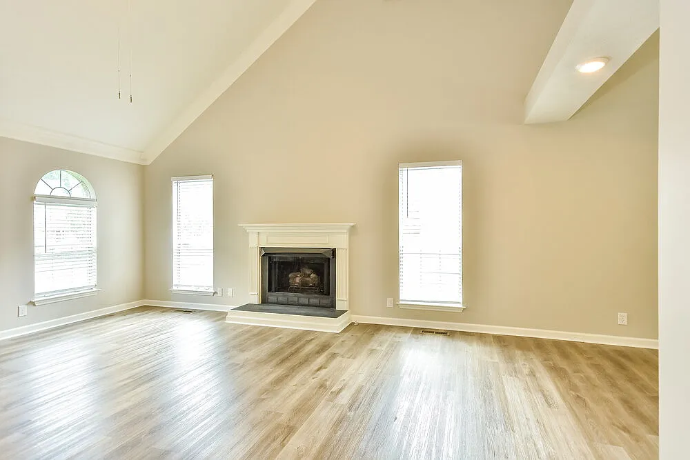 3 bed, 2.0 bath, 2275 sqft, $3,005 — Photo 4
