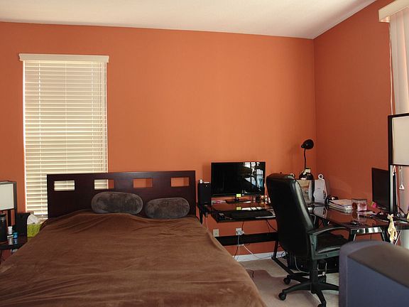 4th image of 34318 Sandburg Dr