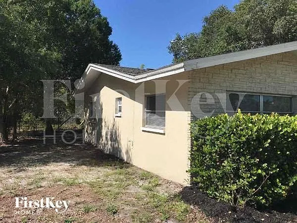 1376 Burtwood Dr — Photo 12