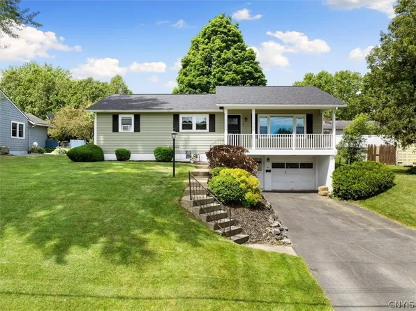 5 Regency Rd, New Hartford, NY 13413