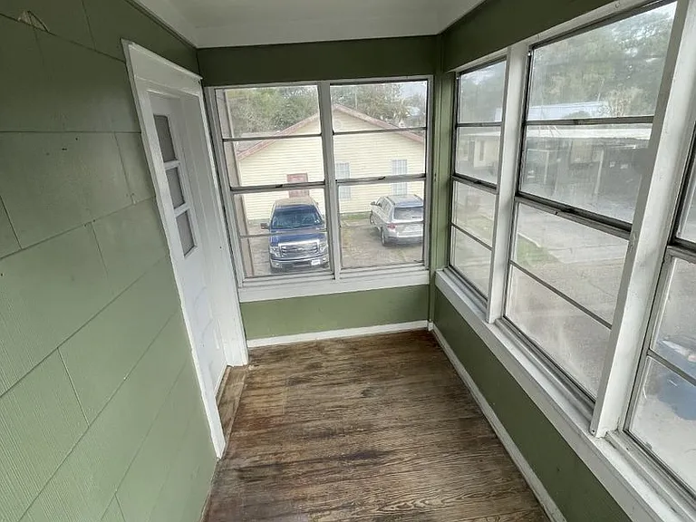 609 Jefferson Blvd — Photo 7