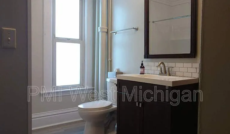 946 Pine Ave NW #1 — Photo 7
