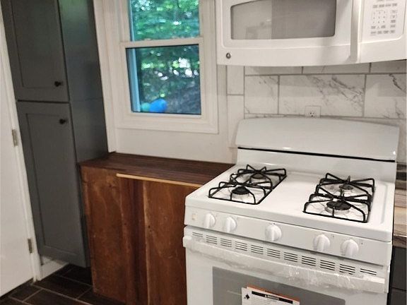 2nd image of 8710 Heath Rd