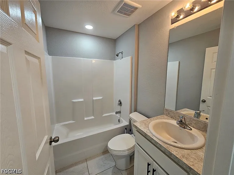2523 NE 6th Pl — Photo 19