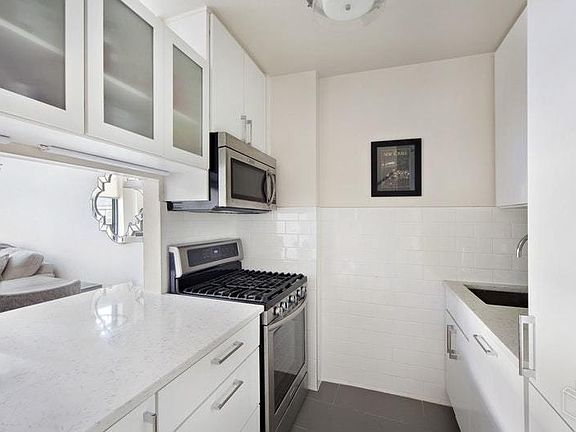 4th image of 250 W 89th St APT 14E