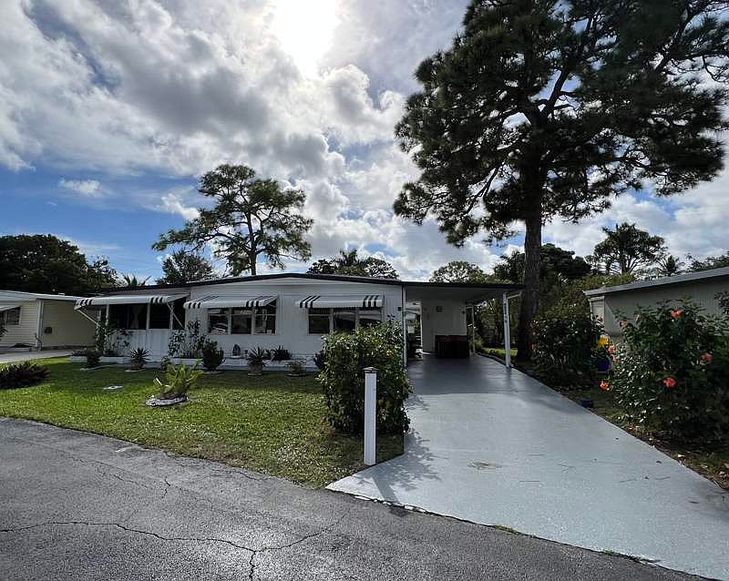 1st image of 4042 Royal Manor Blvd #3