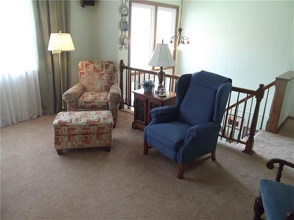 3rd image of 906 Rolling Meadows Dr