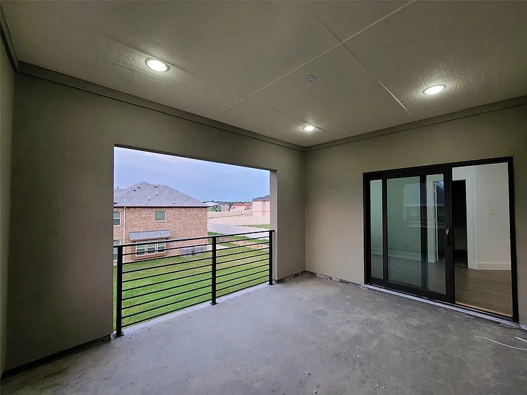 2812 Almanzor Ave — Photo 18