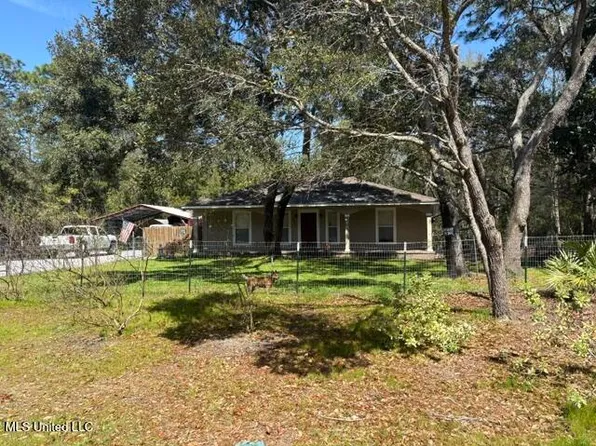 520 Pine St, Ocean Springs, MS 39564