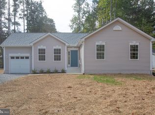 4 Lakeview Dr, Colonial Beach, VA 22443