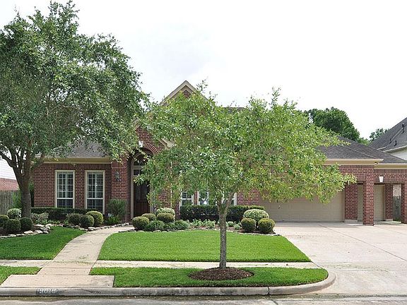 2nd image of 9010 Avebury Stone Cir
