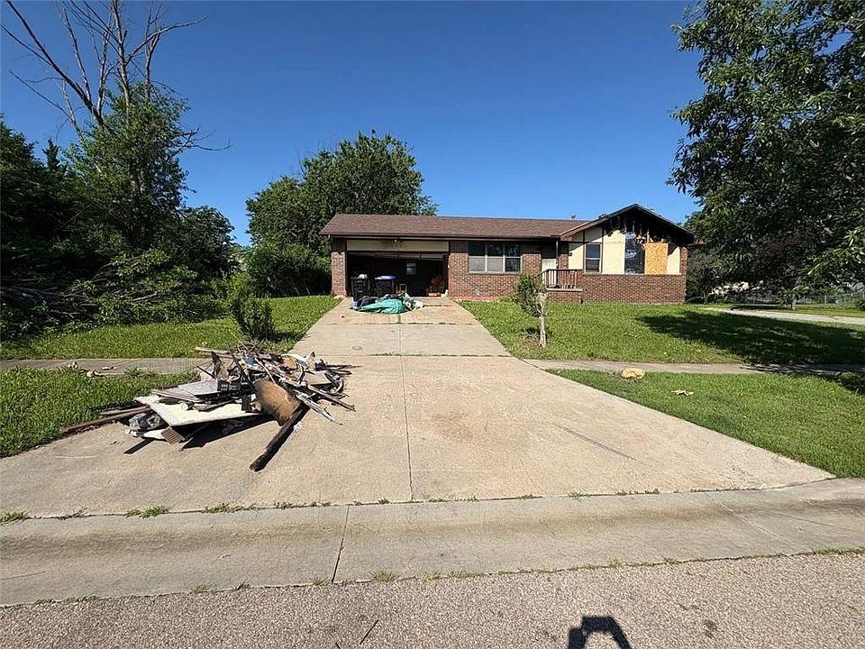 1st image of 3801 SE Evans Dr