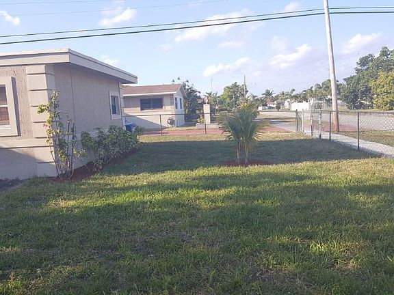 3rd image of 17500 NW 10th Ct