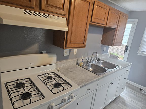 4th image of 527 Harrison St