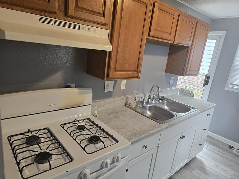 527 Harrison St — Photo 4