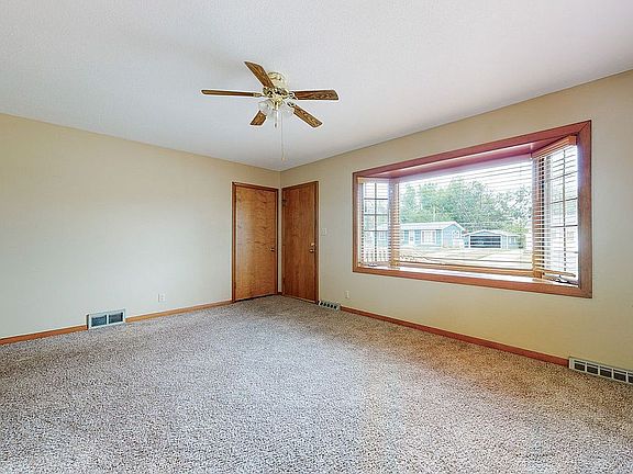 5th image of 2452 Lauren Dr SW