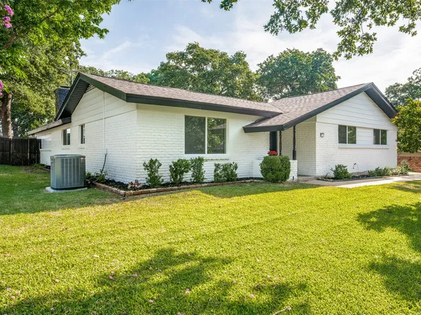 740 Bedford Ct W, Hurst, TX 76053