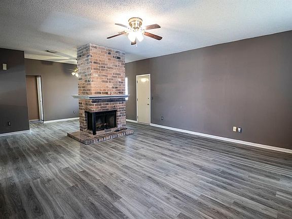 3rd image of 2420 Shady Bend Dr