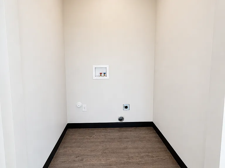 104 E Market St #102 — Photo 11