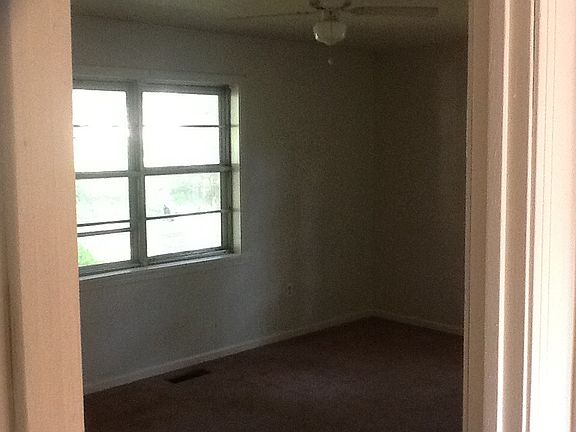 5th image of 710 Charleston St