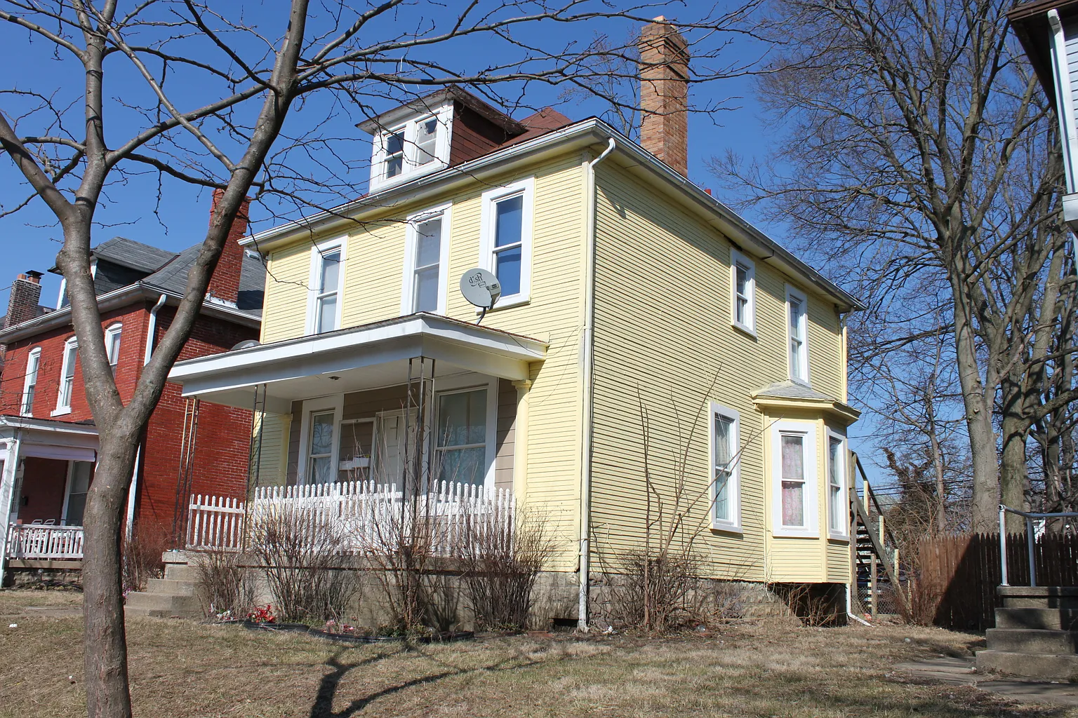 208 Midland Ave photo 1