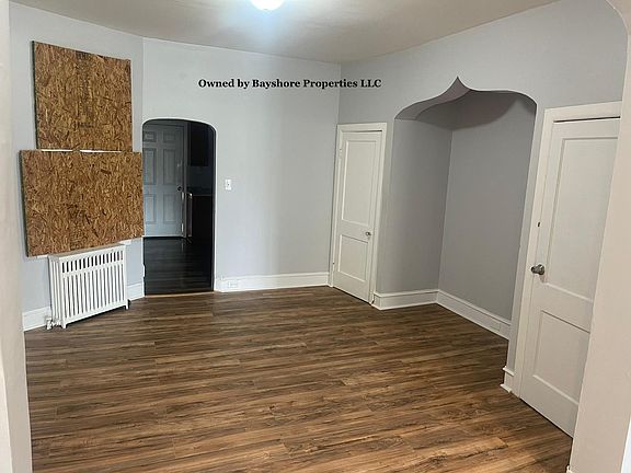 3rd image of 855 E Westmoreland St
