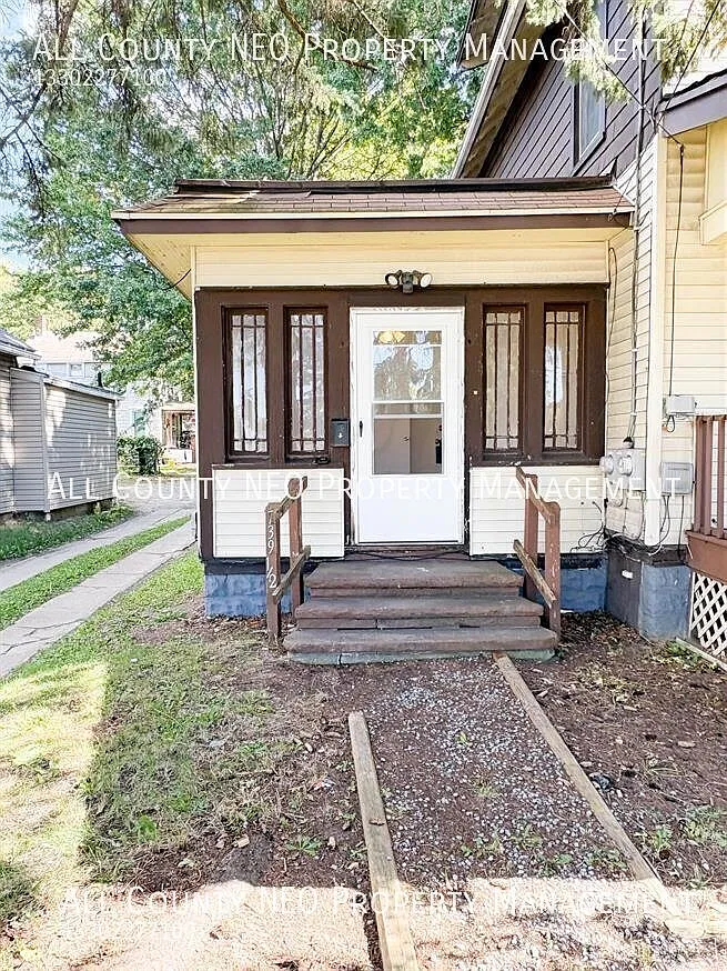 Now Available! Bright & Spacious One-Level Unit Move-In Ready! — Photo 1