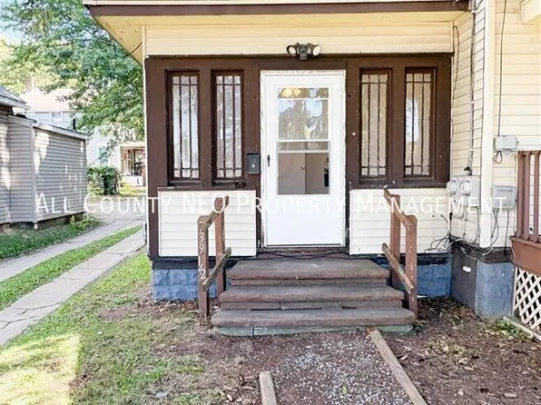 739 1/2 Sumner St, Akron, OH 44311
