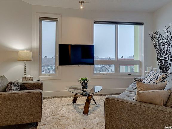 4th image of 409 B Ave S #402