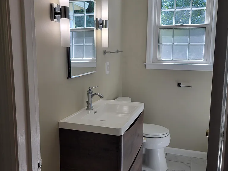 200 Graylynn Dr — Photo 16