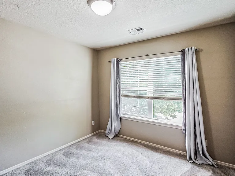 949 SE Tamango St — Photo 26
