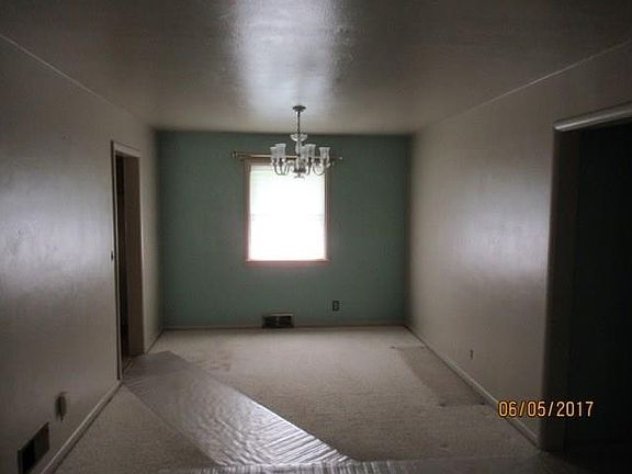 4th image of 4735 Lesley Ave