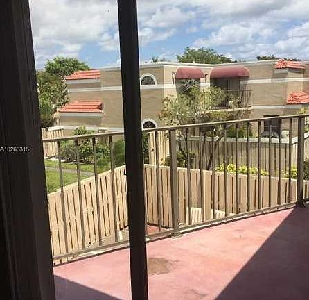 4th image of 4005 Village Dr