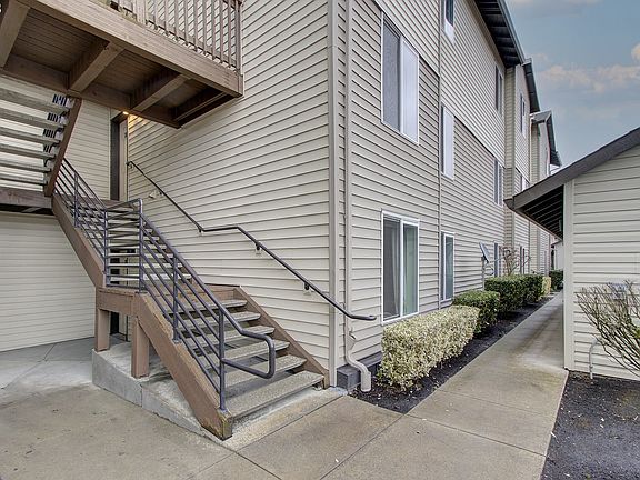 2nd image of 5264 NE 121st Ave APT E-31