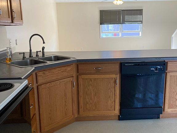 3rd image of 201 Stonegate Cir #201