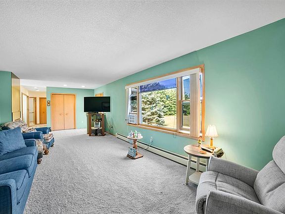 3rd image of 3780 Lookout Rdg