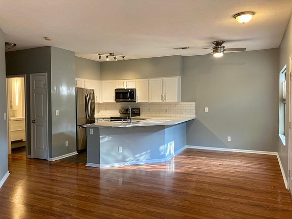 3rd image of 662 Park St #662