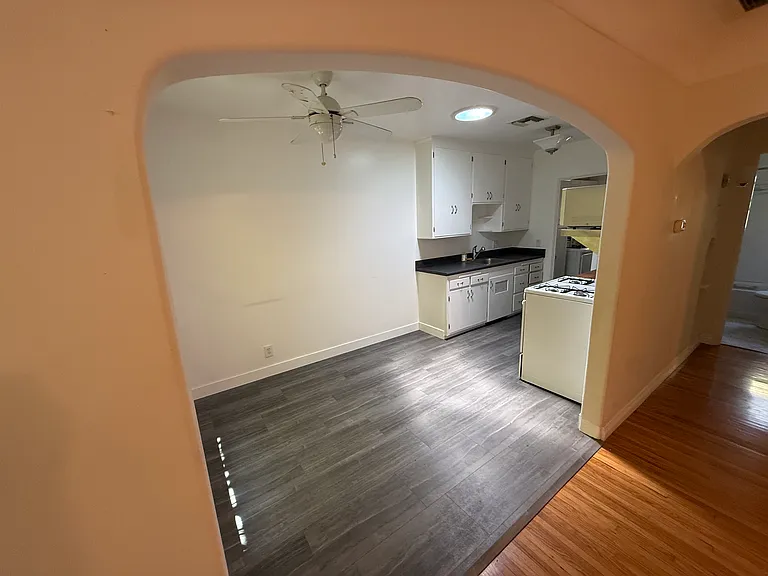 1453 Centinela Ave — Photo 5