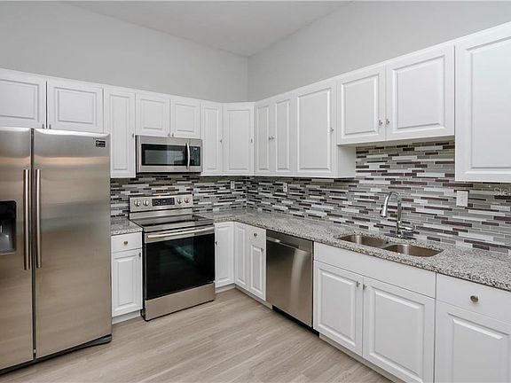 5th image of 1508 E Genesee St