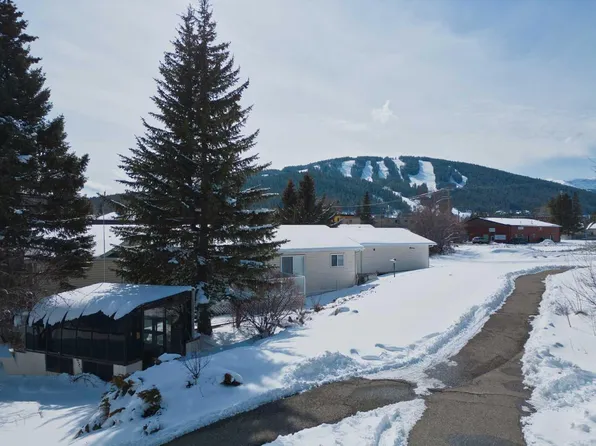 2130 130th St, Crowsnest Pass, AB T0K 0E0