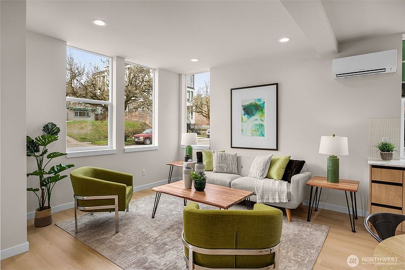 3rd image of 906 B 28th Avenue S