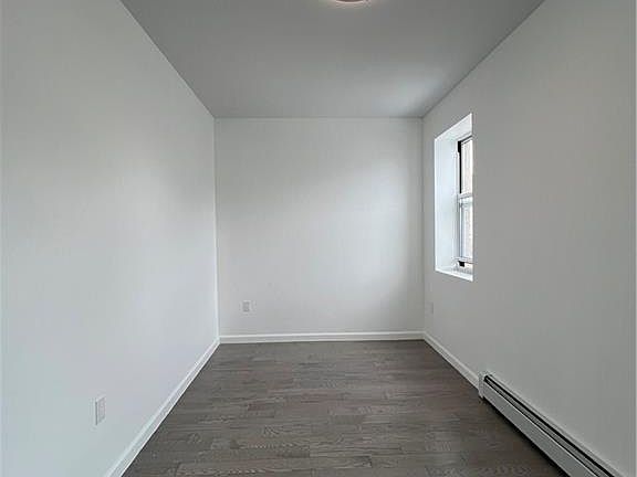 5th image of 192 Bay 34th St